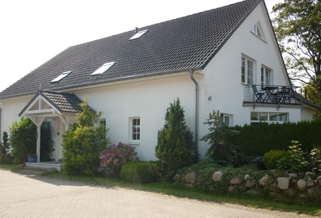 Pension Zum Leuchtturm Bastorf Exterior foto